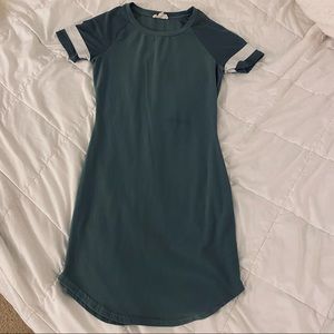 TRENDY casual midi dress in olive green *ultra flirt* XS barely worn